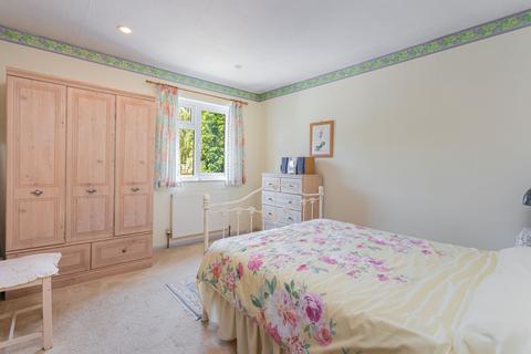 10 Barnfield Way, Oxted, RH8 9QF