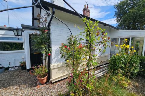 3 bedroom semi-detached bungalow for sale, Beverley Road, Driffield