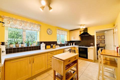 4 bedroom detached house for sale, Sycamore Close, Craven Arms