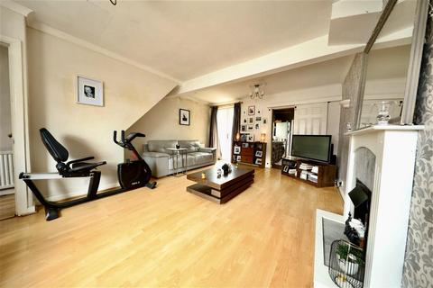 3 bedroom semi-detached house for sale, Welwyn Park Avenue, Hull