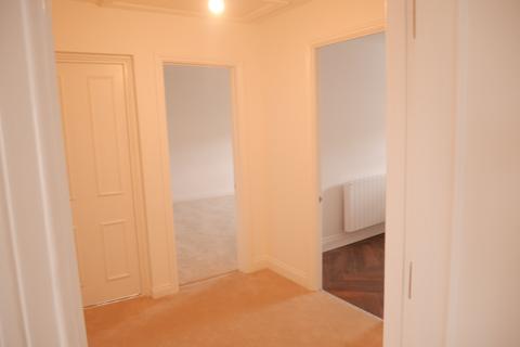 2 bedroom flat to rent, Royal Crescent, Stanton House ,
