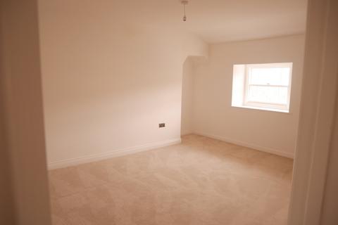 2 bedroom flat to rent, Royal Crescent, Stanton House ,