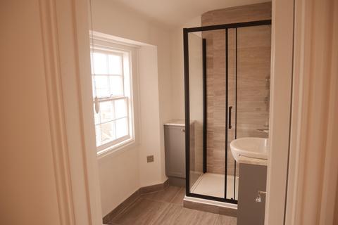 2 bedroom flat to rent, Royal Crescent, Stanton House ,
