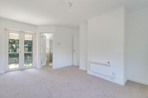 4 bedroom detached house to rent, Rosehill, Esher KT10