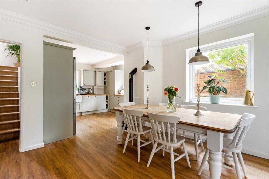 Kitchen/ Dining Room