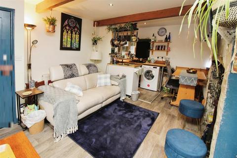 14 Liversedge Row, Bradford, BD7 3LD