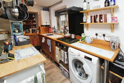 14 Liversedge Row, Bradford, BD7 3LD