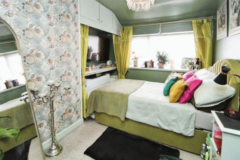14 Liversedge Row, Bradford, BD7 3LD