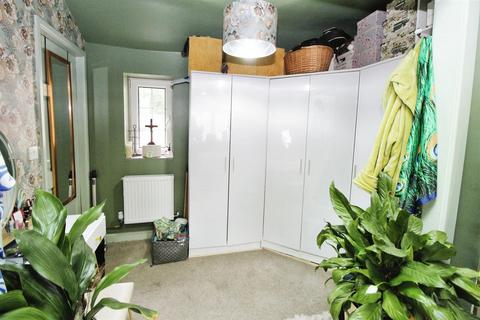 14 Liversedge Row, Bradford, BD7 3LD