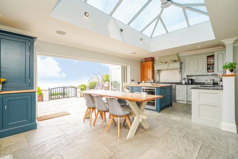 St Keyna Castle Hill, Holmesfield, Dronfield, S18 7WQ