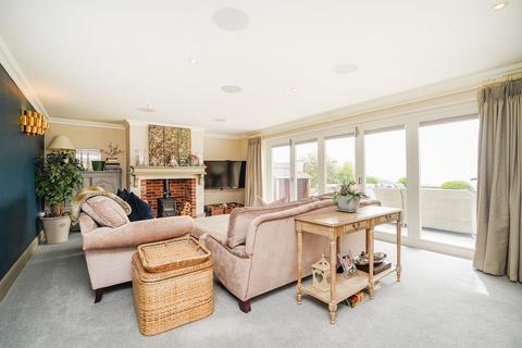 St Keyna Castle Hill, Holmesfield, Dronfield, S18 7WQ