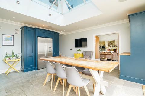 St Keyna Castle Hill, Holmesfield, Dronfield, S18 7WQ