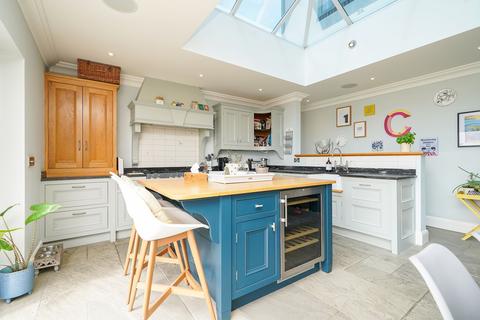 St Keyna Castle Hill, Holmesfield, Dronfield, S18 7WQ