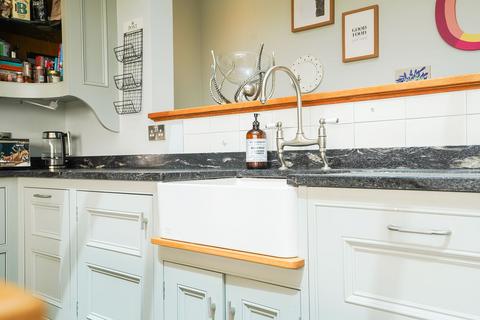 St Keyna Castle Hill, Holmesfield, Dronfield, S18 7WQ