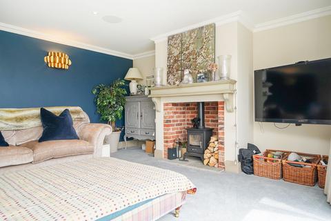 St Keyna Castle Hill, Holmesfield, Dronfield, S18 7WQ