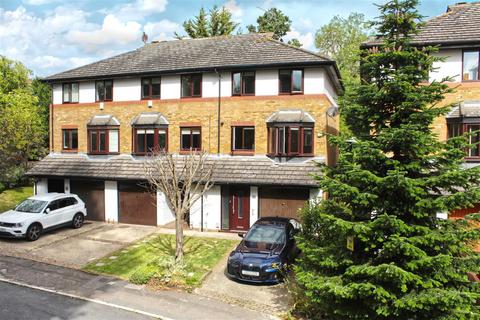 43 The Knowle, Hoddesdon, EN11 8LD