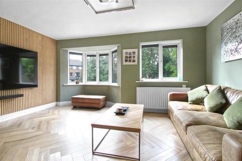 43 The Knowle, Hoddesdon, EN11 8LD
