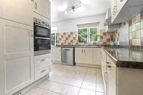 43 The Knowle, Hoddesdon, EN11 8LD