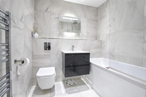 43 The Knowle, Hoddesdon, EN11 8LD