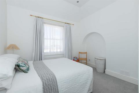 1 bedroom flat for sale, Park Crescent, Worthing