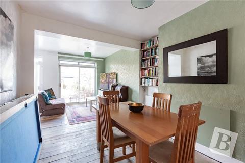 16 Keith Way, Hornchurch, RM11 3RJ