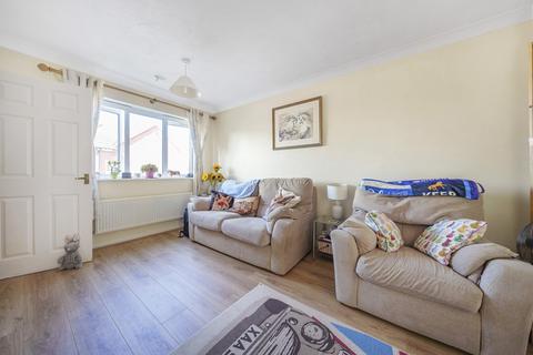 14 Clover End, Buckingham, MK18 1FT