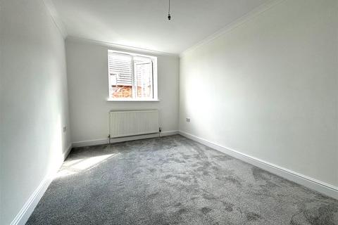 2 bedroom apartment to rent, Queens Road , Freshwater