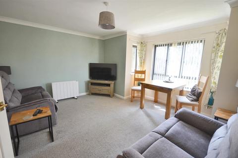 2 bedroom retirement property for sale, King Edmund Court, Gillingham