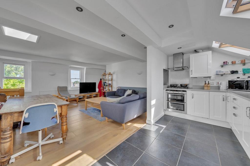 Open plan kitchen/reception