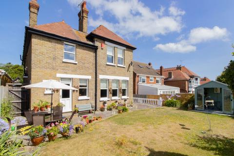 4 bedroom detached house for sale, Pierremont Avenue, Broadstairs, CT10