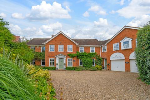 4 Heathlands Drive Maidenhead, Berkshire, SL6 4NF