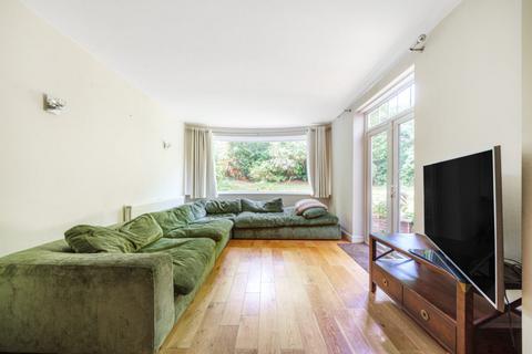 5 Beaufort Close, London, W5 3EE