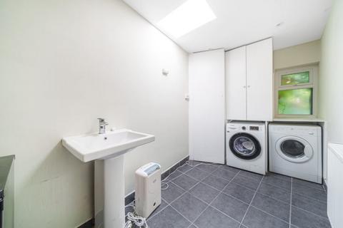 5 Beaufort Close, London, W5 3EE