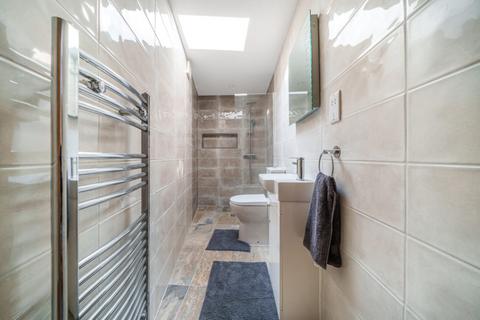 5 Beaufort Close, London, W5 3EE