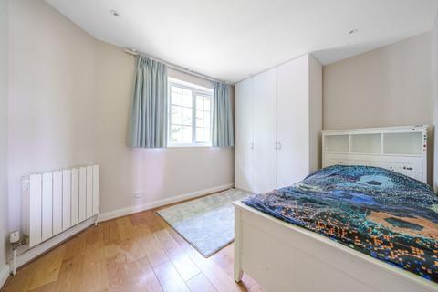 5 Beaufort Close, London, W5 3EE