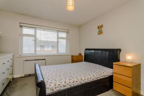 2 bedroom maisonette to rent, Rushey Close, New Malden, KT3