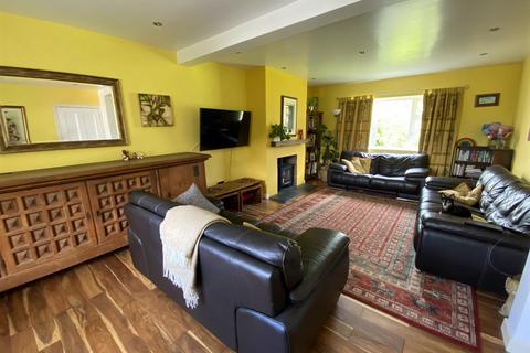 10 Brynymor, Five Roads, Llanelli, SA15 5DX