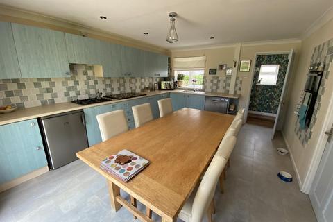 10 Brynymor, Five Roads, Llanelli, SA15 5DX