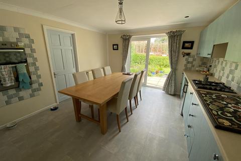 10 Brynymor, Five Roads, Llanelli, SA15 5DX