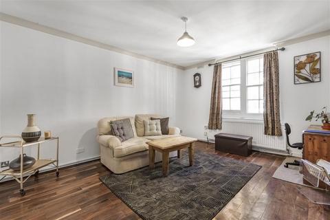 3 bedroom flat for sale, Beaufort Street, SW3