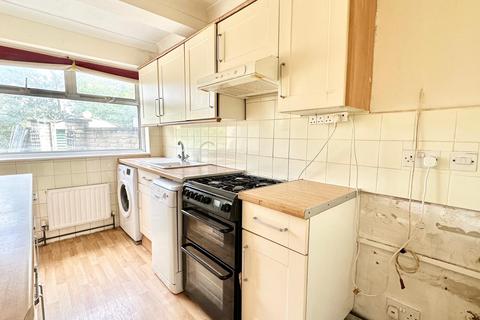 3 bedroom semi-detached house for sale, Kirkland Avenue, Ilford IG5