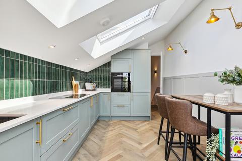 3 bedroom apartment for sale, Cathles Road, SW12