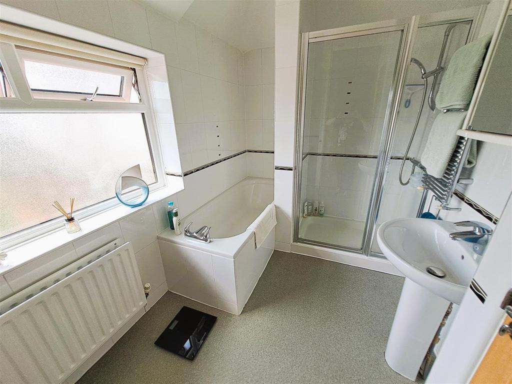 En Suite Bathroom