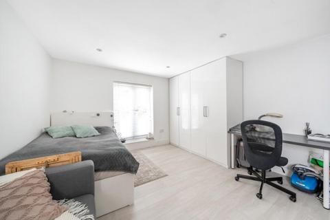 Studio to rent, Agamemnon Road, West Hampstead, London