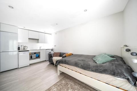 Studio to rent, Agamemnon Road, West Hampstead, London