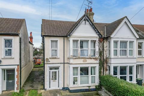 3 bedroom apartment for sale, ANERLEY ROAD, Westcliff-On-Sea