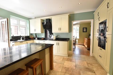 4 bedroom detached house for sale, Vicarage Gardens, Scunthorpe