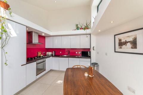 2 bedroom flat for sale, Harmood Grove, London