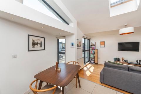 2 bedroom flat for sale, Harmood Grove, London