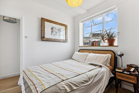 2 bedroom flat to rent, Kings Court, Hamlet Gardens, London